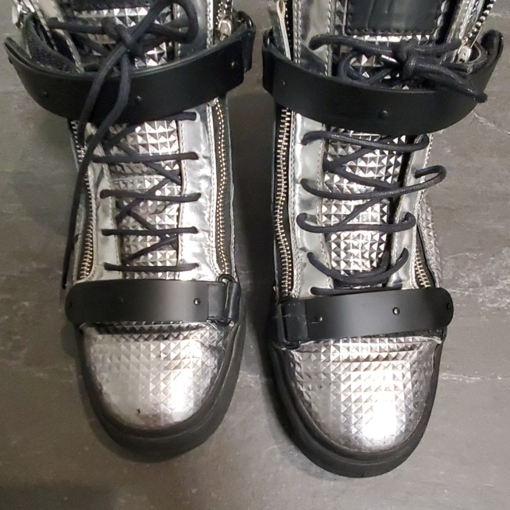 Mens Guiseppe Zanottis